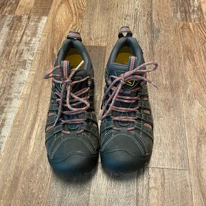 Keen steel toe hiking shoes